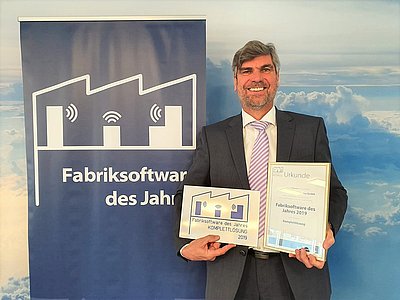 Den renommierten Preis für die beste Fabriksoftware 2019 nahm Geschäftsführer Dr. Herbert Hadler in Frankfurt am Main entgegen. © GITO Verlag