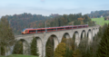 Zug der SOB überfährt das Weissenbach-Viadukt in der Ostschweiz. Quelle: ©SOB, Fotograf Hanspeter Schenk